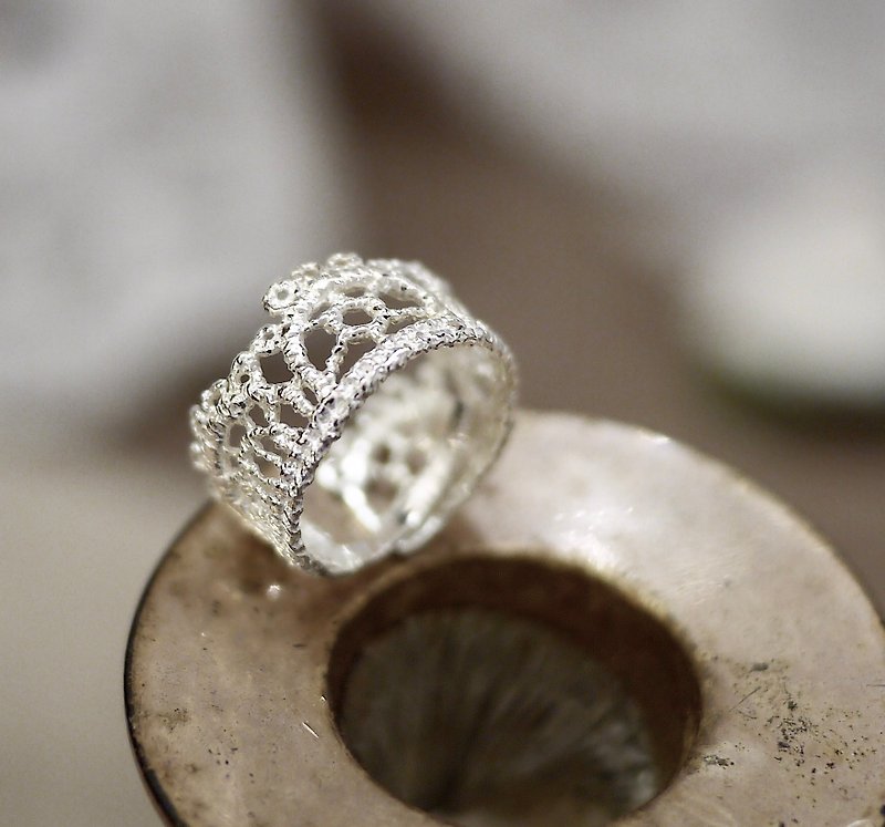 宽版蕾丝镂空 纯银戒指 蕾丝戒指 手工精致质感 新娘饰品 - 戒指 - 纯银 