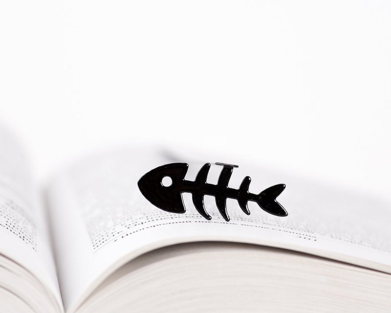 Metal Bookmark Fish Bone // Funky gift for a book lover - 书签 - 其他金属 黑色