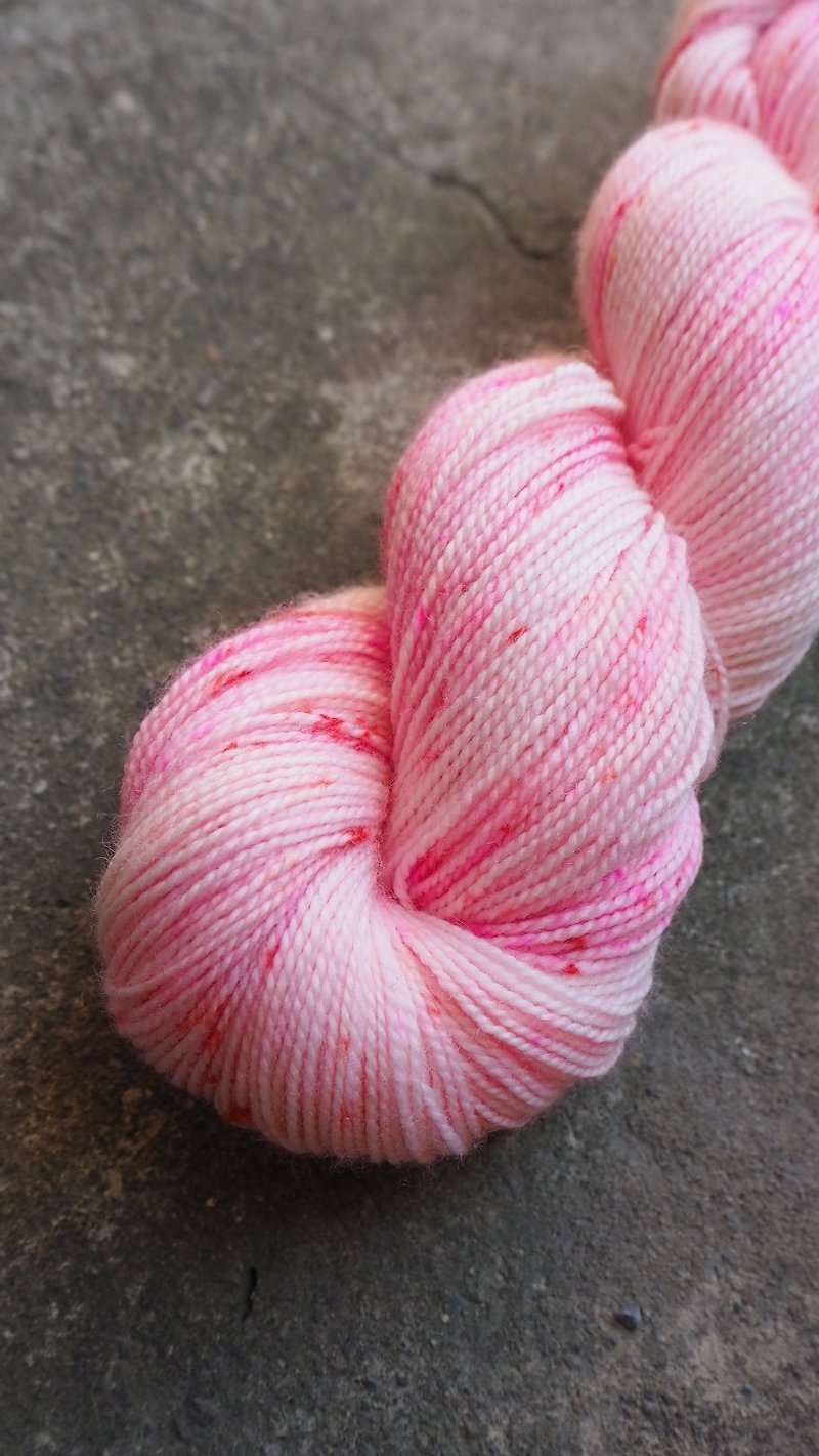 手染线。粉红爆炸(Sock yarn/ 袜线) - 编织/刺绣/羊毛毡/裁缝 - 羊毛 粉红色