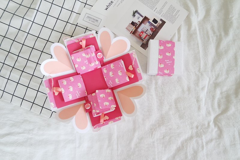 Sweet Home 礼物盒卡片－蛋糕上的草莓 - 手工卡片/爆炸卡/情人节 - 卡片/明信片 - 纸 