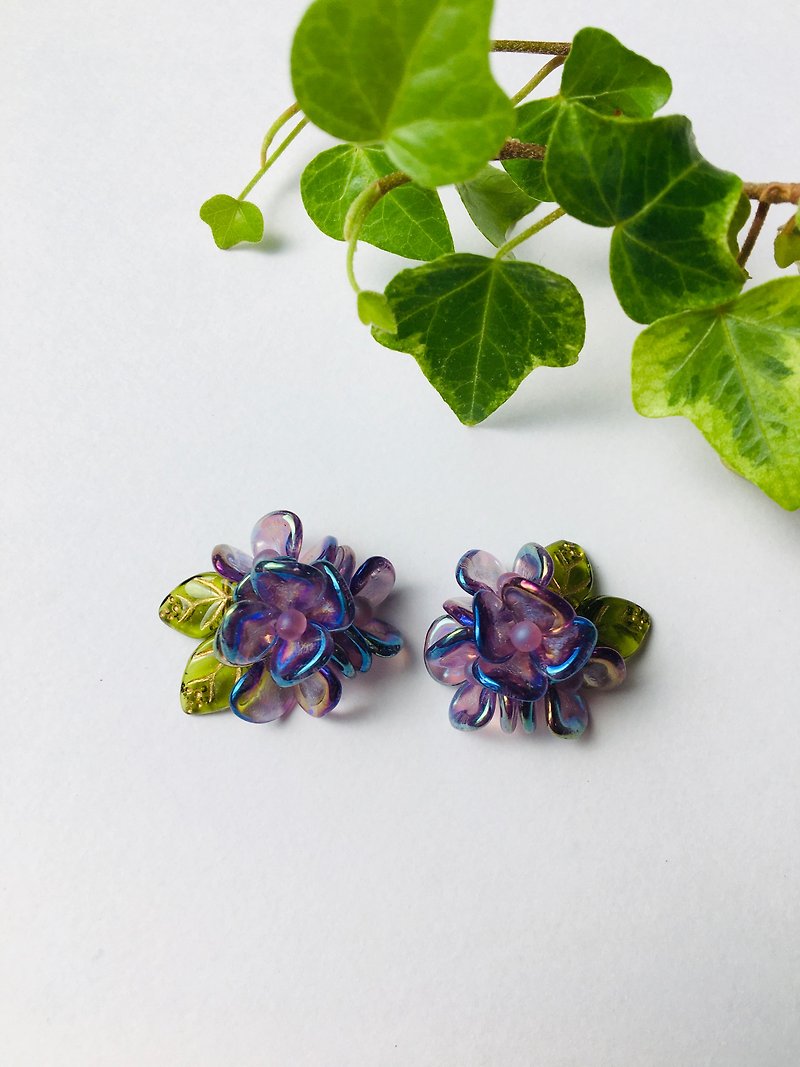 ガラスビーズの紫陽花ピアス - 耳环/耳夹 - 玻璃 紫色