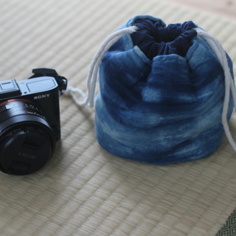植物藍染 紮染手織布 相機收納 茶杯袋 束口收納袋 茶壺袋 - 相机包/相机袋 - 棉．麻 蓝色