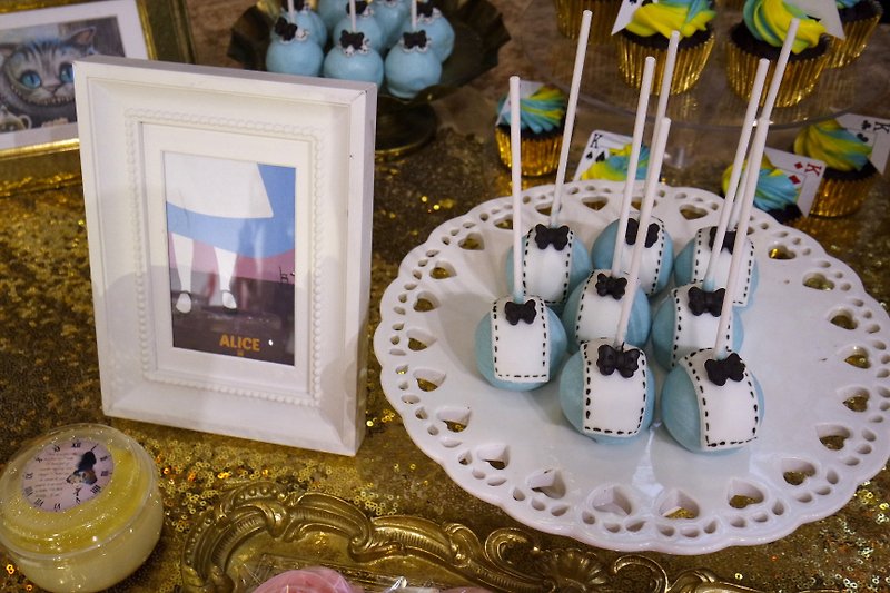 爱丽丝兔子午茶Candybar 婚礼布置含背板相本桌布置 - 蛋糕/甜点 - 新鲜食材 多色