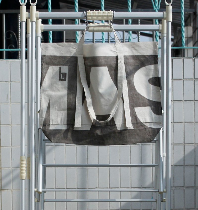 黑底白色MASK字体图案帆布袋-M/BK-R-001 - 手提包/手提袋 - 棉．麻 
