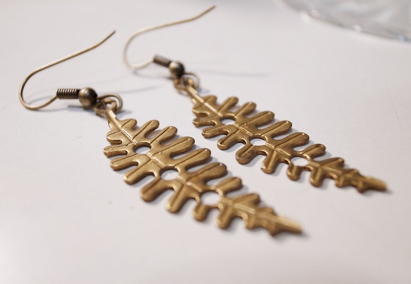 黄铜蕨叶针式耳环 - 耳环/耳夹 - 其他金属 金色
