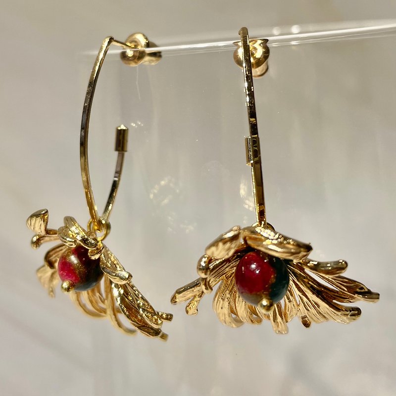 【栗子花】伊丽莎白夏洛特耳环。捷克琉璃珠 - 耳环/耳夹 - 铜/黄铜 金色