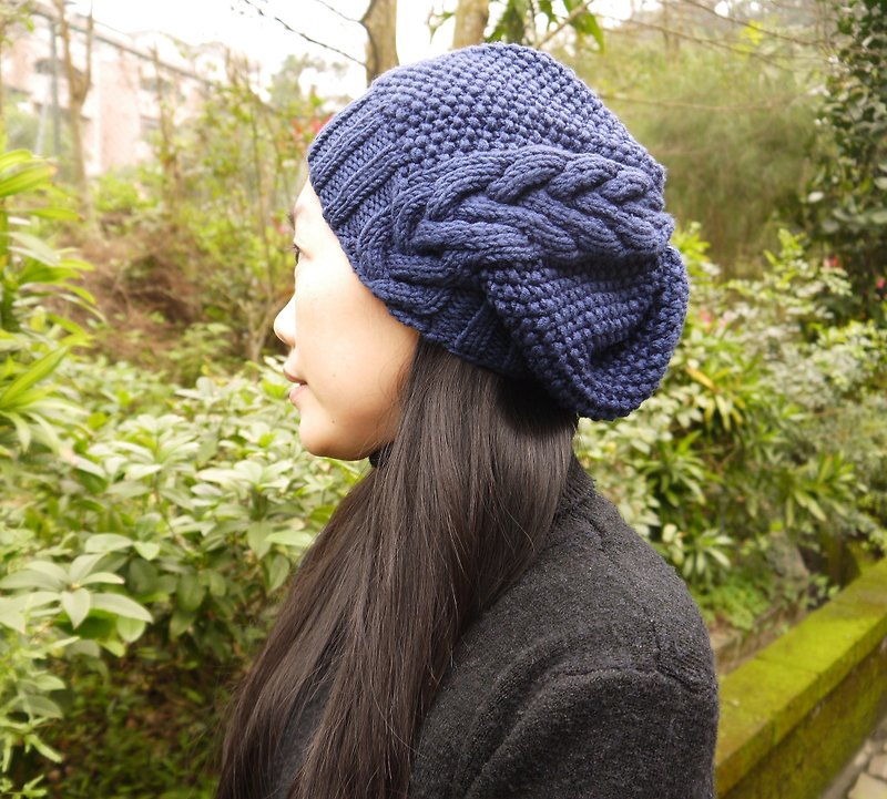 手作编织毛帽~美丽诺/ 宽松侧边麻花毛帽系列(深蓝) - 帽子 - 羊毛 蓝色