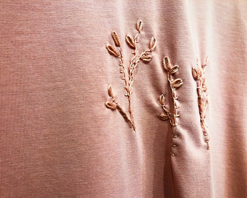 手缝植物图案直身棉TEE恤 - 女装 T 恤 - 棉．麻 粉红色