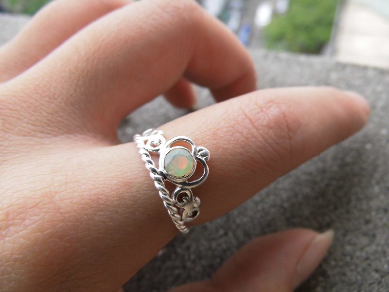 蛋白石Opal欧珀925纯银皇冠活口戒指 尼泊尔手工镶嵌制作 生日礼物 情人节礼物 - 戒指 - 宝石 银色
