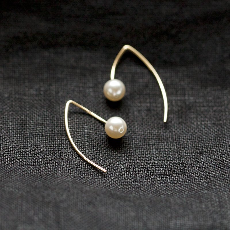14kgf Swarovski Pearl Petit pierced earrings 【gift box】 - 耳环/耳夹 - 贵金属 白色