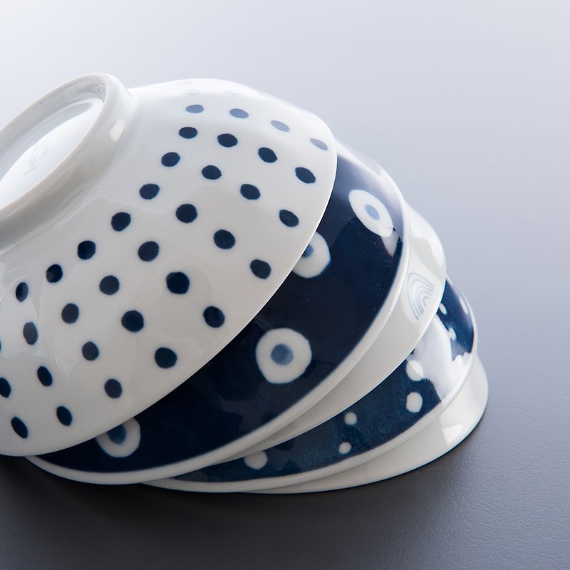 【西海陶器】波佐见烧 蓝丸纹轻量前菜碗 (5件式) - 礼盒组 - 碗 - 其他材质 多色