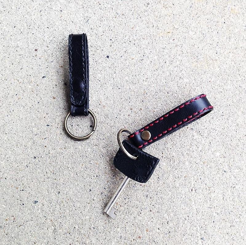 手縫いステッチのキーベルト　黒×赤ステッチ - 钥匙链/钥匙包 - 真皮 黑色