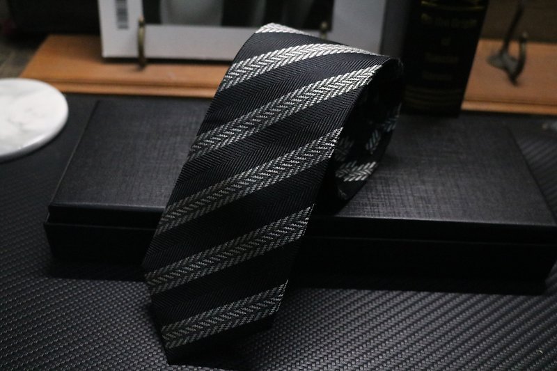 窄版英伦风条纹领带百搭绅士necktie - 领带/领带夹 - 丝．绢 黑色