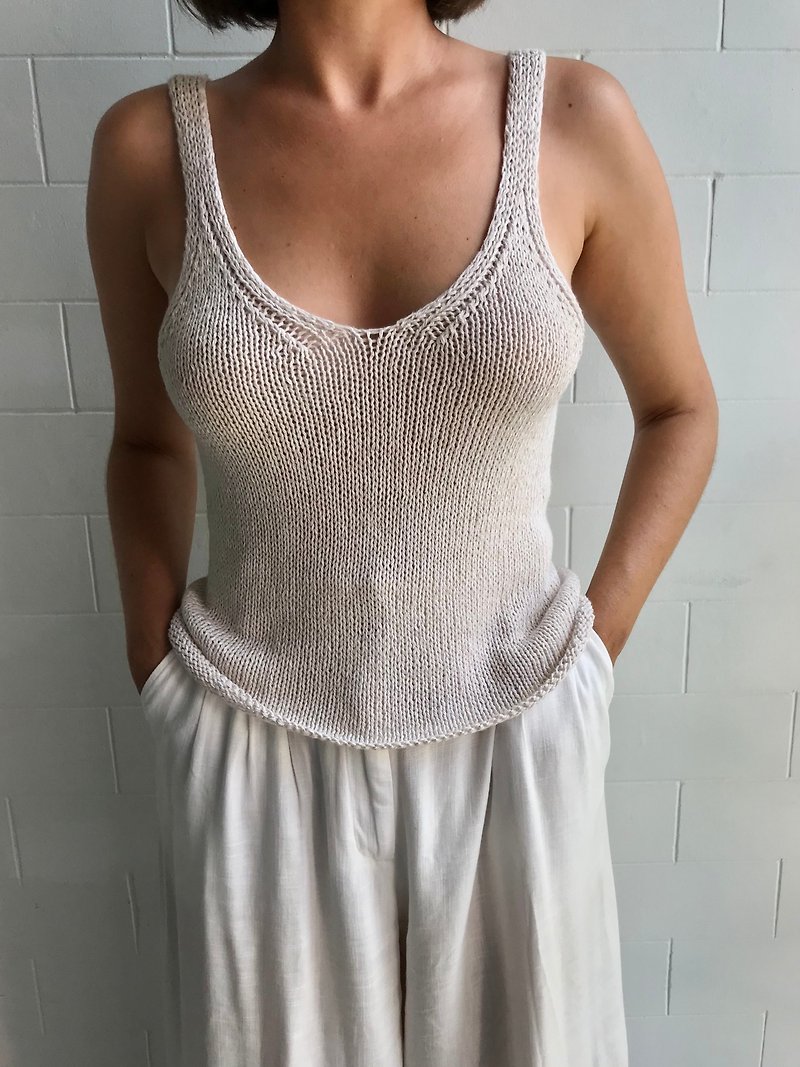 Hand knitted linen v-neck tank top - 女装上衣 - 棉．麻 白色