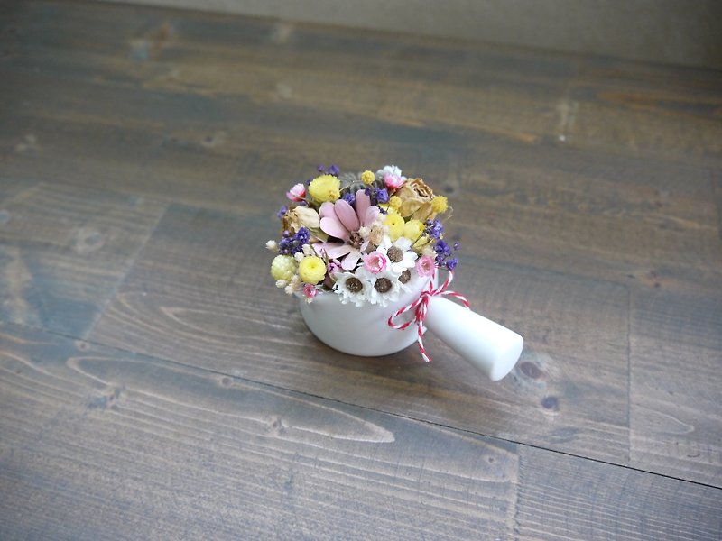 【为您端上花花奶盅】 干燥花白色陶瓷奶盅桌花 - 植栽/盆栽 - 植物．花 白色