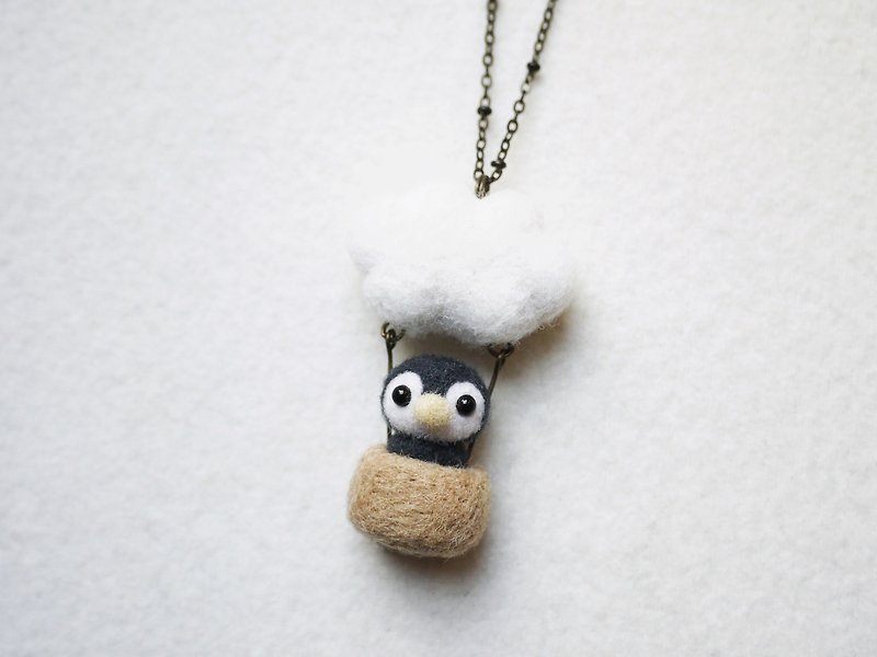 【毛小孩】去天空旅行-羊毛毡企鹅云朵项链/吊饰 - 项链 - 羊毛 白色
