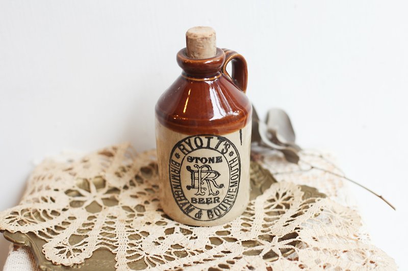 【好日恋物】英国vintage酒瓶Ryott's Stone Beer酒瓶.摆设道具 - 酒杯/酒器 - 陶 咖啡色