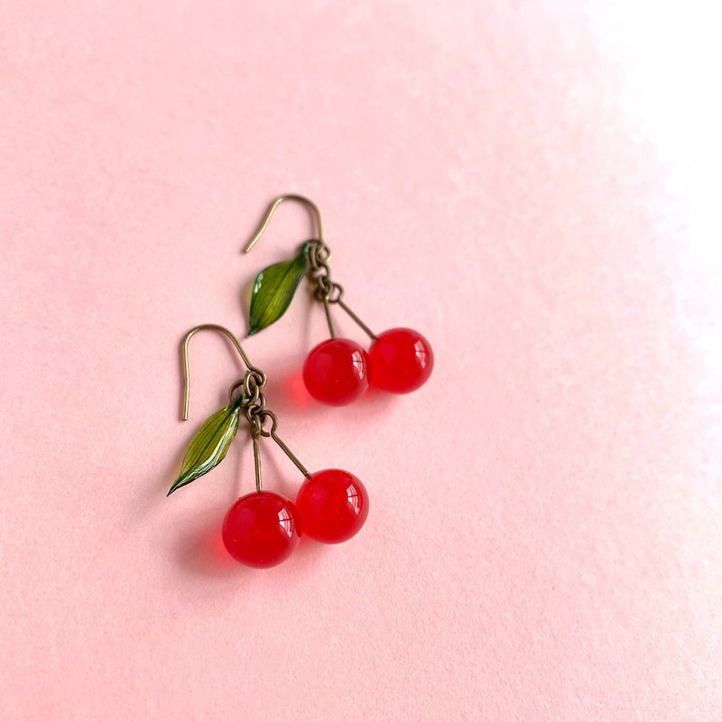 petit cherry - 耳环/耳夹 - 树脂 红色