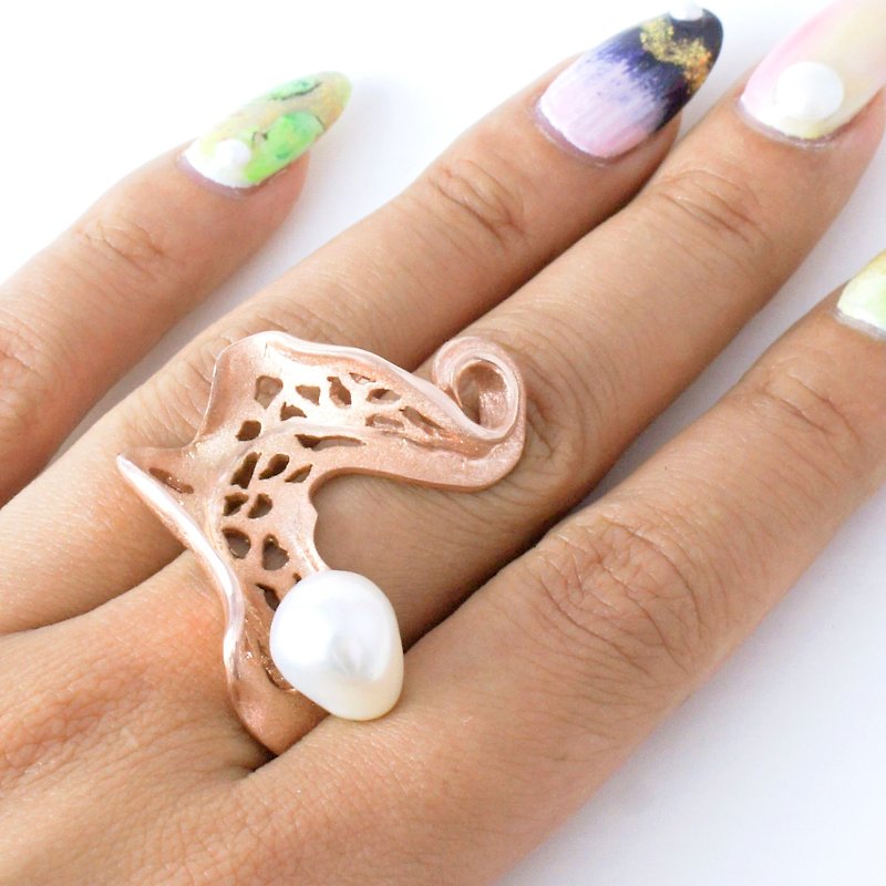 芭蕾 - 11mm巴洛克形淡水珍珠银电18K玫瑰金戒指 - 戒指 - 宝石 白色