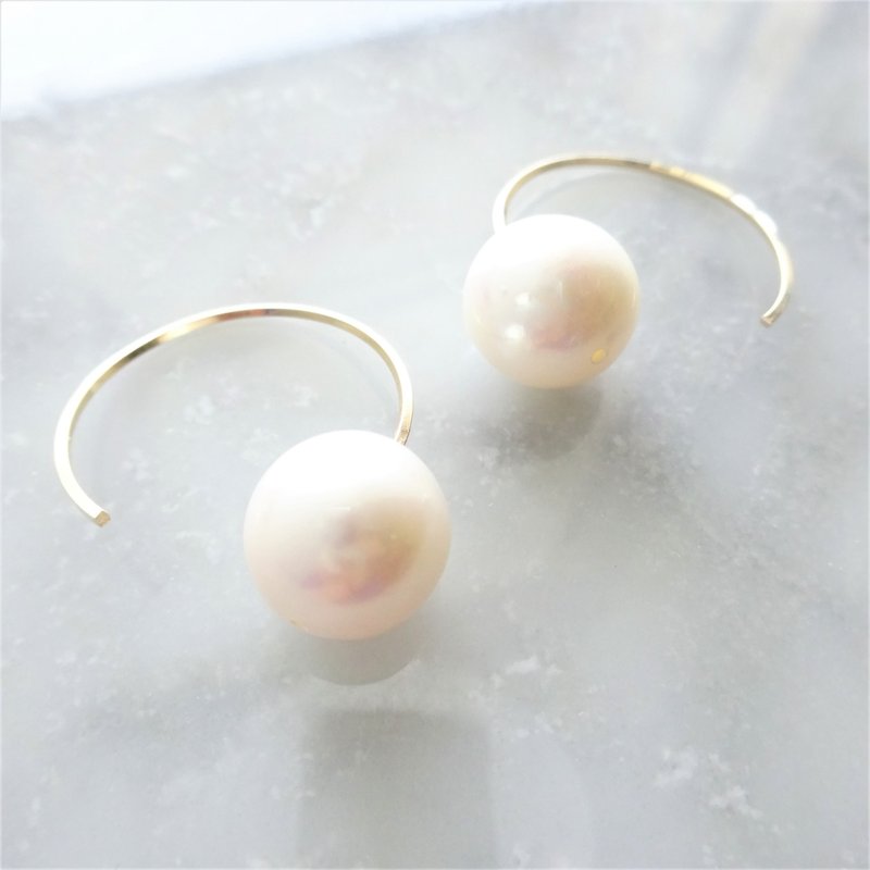 14kgf*Japanese big round pearl hook pierced earring - 耳环/耳夹 - 宝石 白色