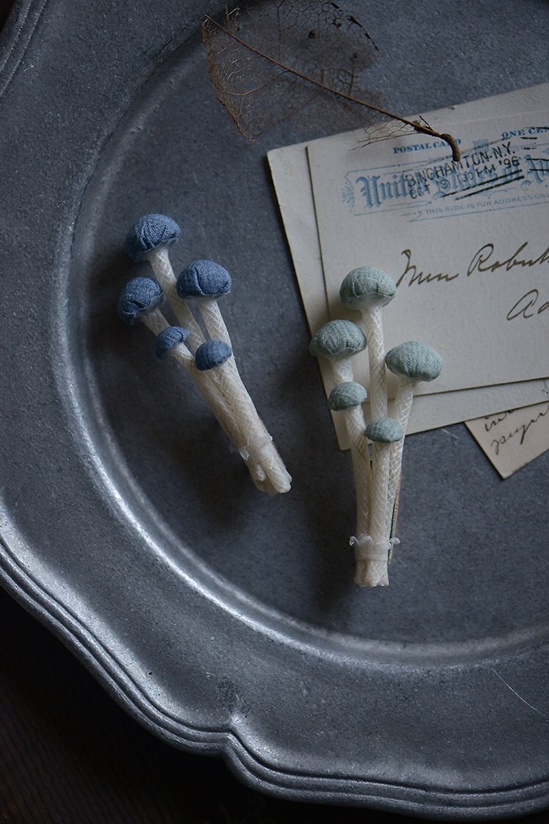 手工布艺植物胸针-金针菇-淡蓝色(蚕丝)文艺森女礼物定制 - 胸针 - 纸 蓝色