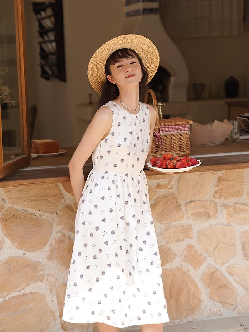 MintCheese独立设计 原创草莓水彩印花 法式少女无袖连衣裙 - 洋装/连衣裙 - 聚酯纤维 白色