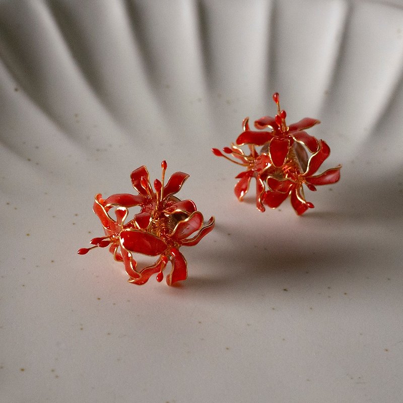 【定制化商品】曼珠沙华-树脂耳环 红色彼岸花 造花液 滴胶 耳夹 - 耳环/耳夹 - 树脂 红色