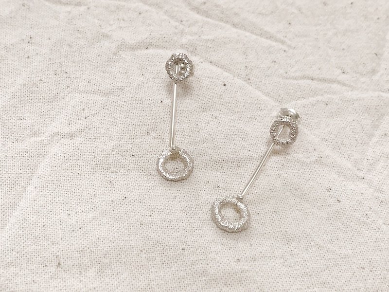 circle pendulum　pierced earrings/サークルフリコ ピアス - 耳环/耳夹 - 其他金属 银色