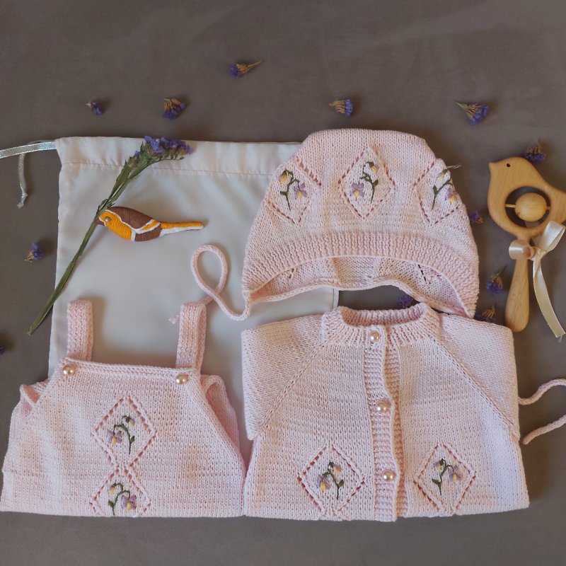 女婴粉红针织套装| 儿童套装刺绣新生儿套装|婴儿送礼会礼物 - 满月礼盒 - 棉．麻 粉红色