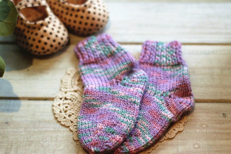 【好日手作】handmade 冬季。手鈎毛线婴儿保暖袜／婴儿袜／毛线袜／圣诞礼物 - 袜子 - 其他材质 多色