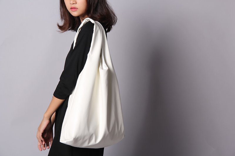 white - signature tote bag - 侧背包/斜挎包 - 人造皮革 白色