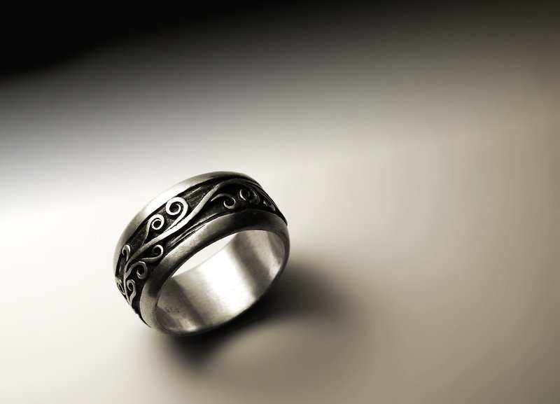 内凹抽象花纹银戒指 - 戒指 - 其他金属 银色