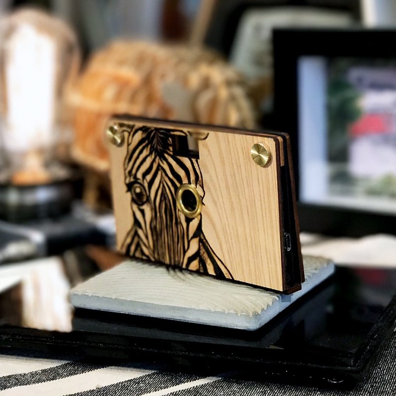 Pinkoi限定 - Paper Shoot 纸可拍 桧木相机 看见系列 - 斑马 (含精装盒特、特效镜头2颗与8G SD卡) - 相机 - 木头 咖啡色