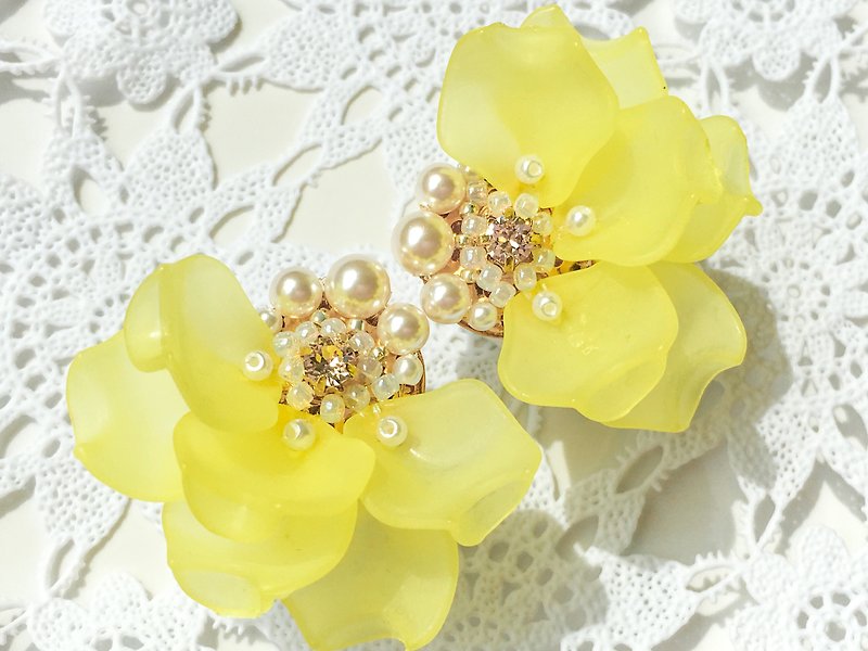 【イエロー】Flower Frill - 耳环/耳夹 - 压克力 黄色