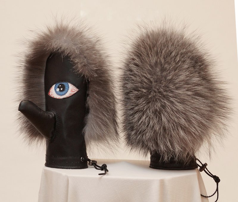 Warm Winter very furry silver fox fur mittens. Handmade cozy fur mittens. - 手套 - 真皮 灰色