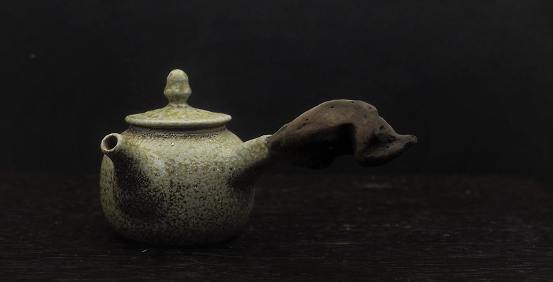 S&M soda-fired tea pot (side) - 茶具/茶杯 - 陶 卡其色