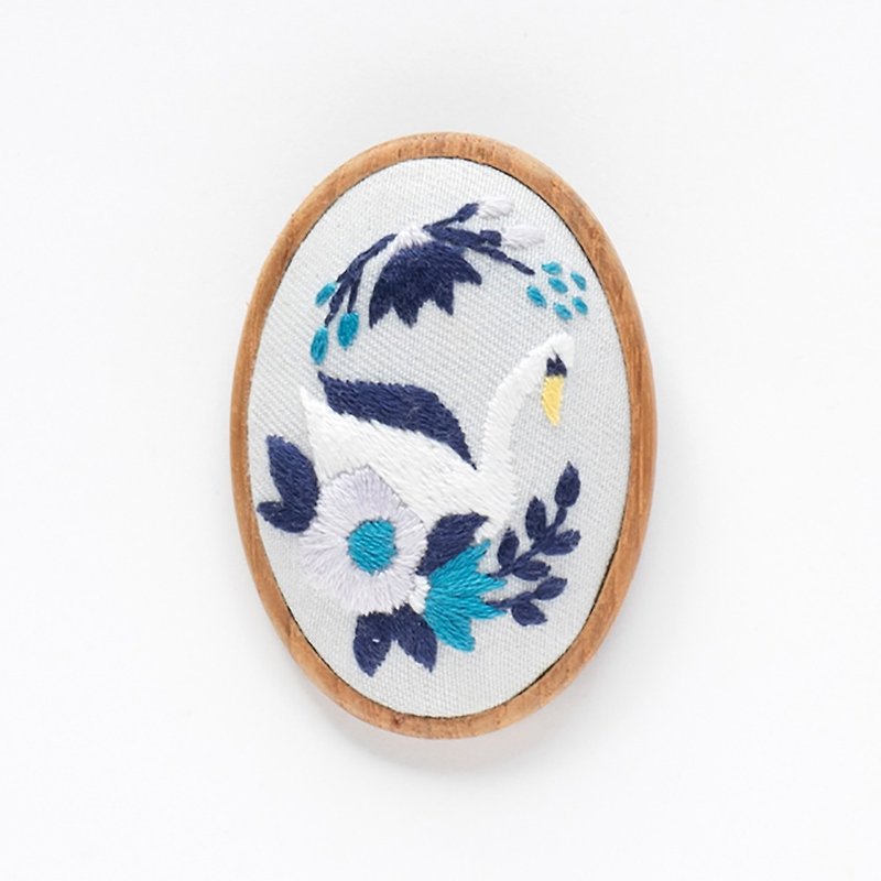 白鳥の湖 ブローチ刺繍キット - 编织/刺绣/羊毛毡/裁缝 - 绣线 蓝色