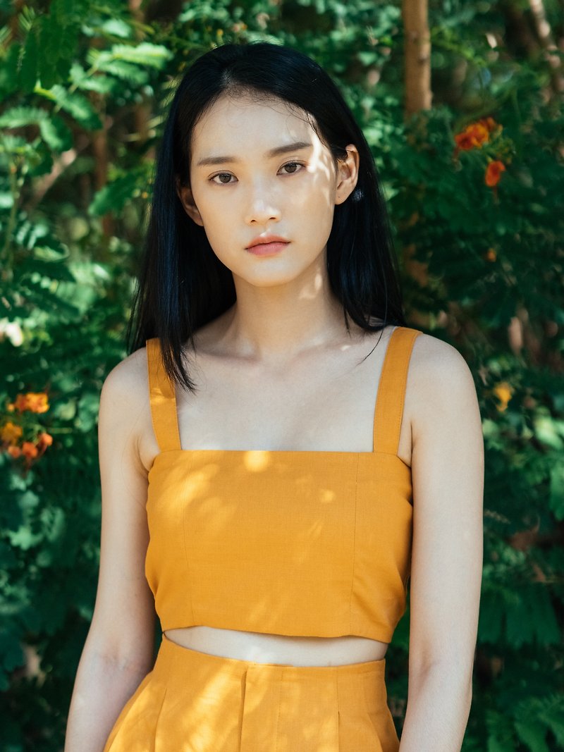 (SIZE M) YELLOW COTTON LINEN CAMI CROP TOP WITH BAND STRAP AND BACK SMOCKING - 女装上衣 - 棉．麻 黄色