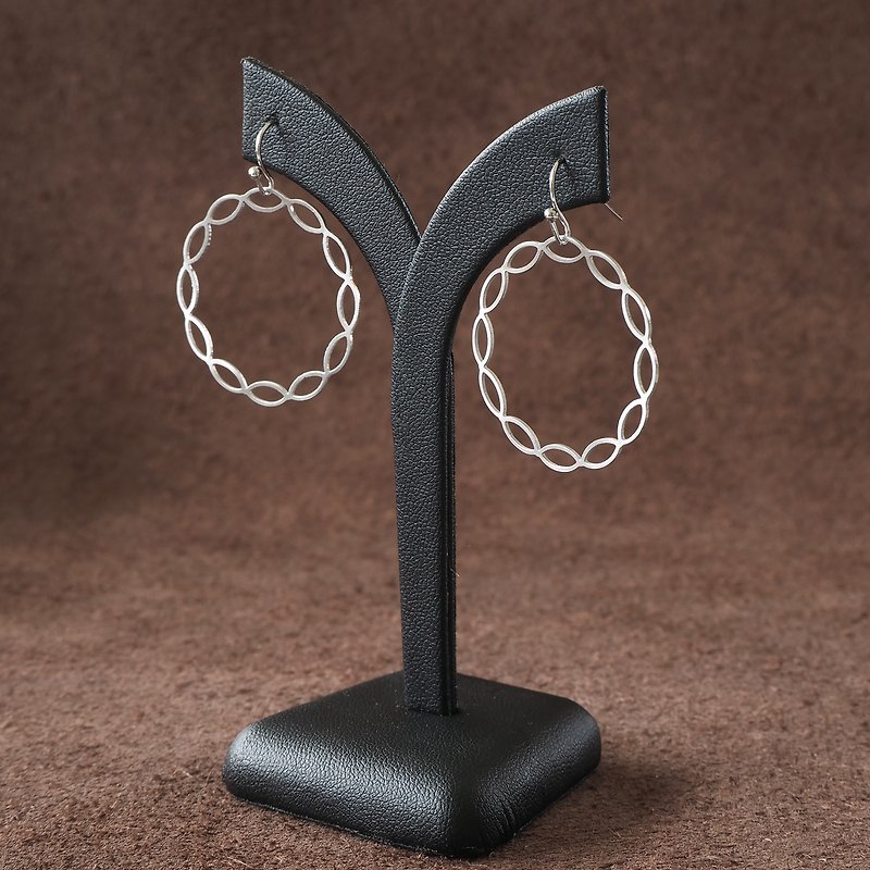 Round abstract earrings stainless steel - 耳环/耳夹 - 不锈钢 银色