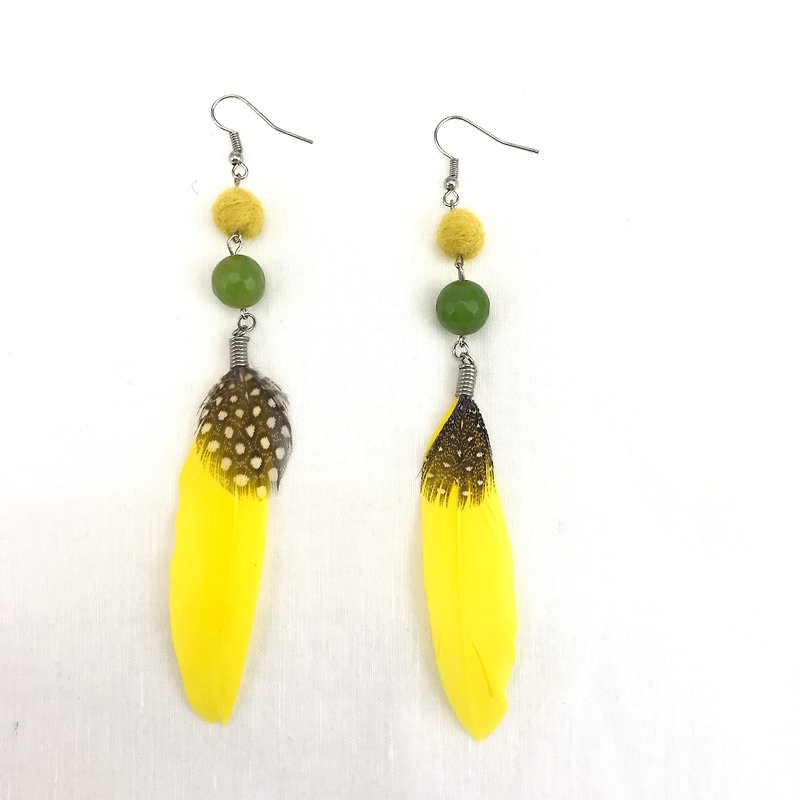 柠檬黄羽毛耳环 - 耳环/耳夹 - 绣线 黄色