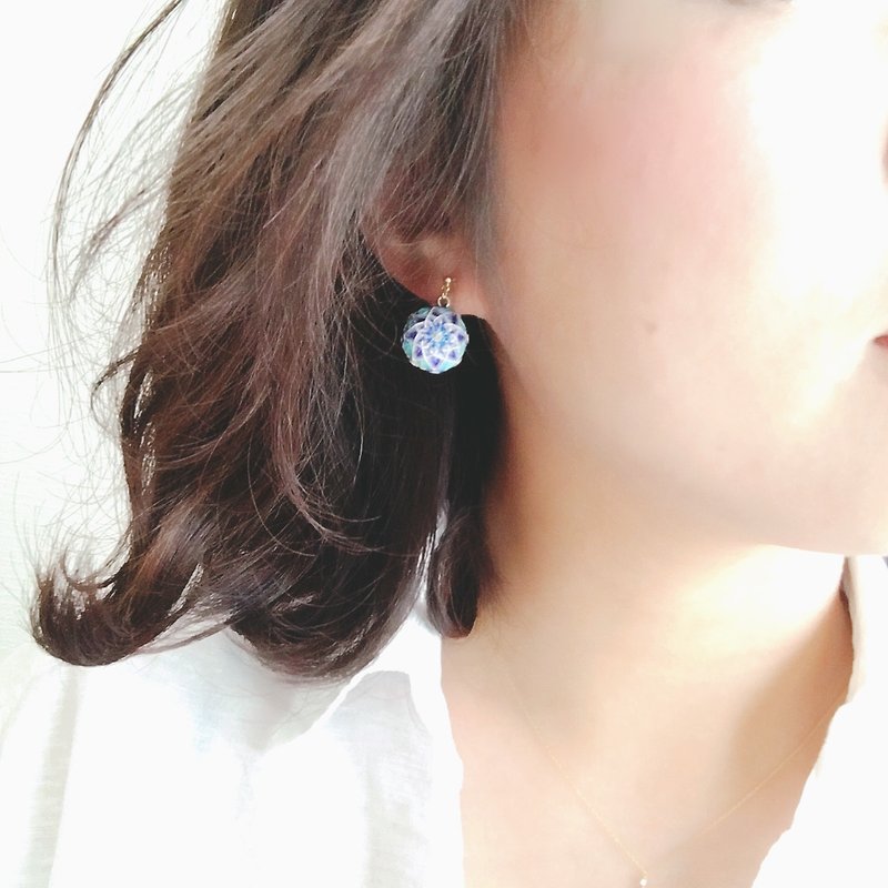 tachibanaya Peafowl Japanese TEMARI earrings Blue 日本的傳統工藝 手鞠球 刺繡 耳環 - 耳环/耳夹 - 绣线 蓝色