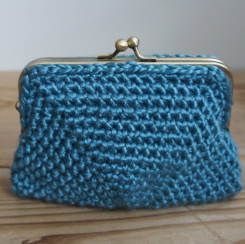 Ba-ba handmade Crochet pouch No.C1032 - 化妆包/杂物包 - 其他材质 蓝色