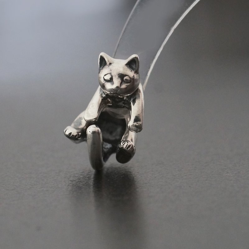 くるんと丸まった猫ピアス　ラテュ Silver 片耳 - 耳环/耳夹 - 其他金属 银色