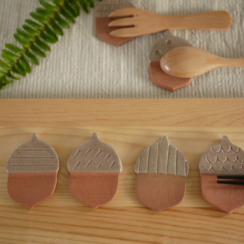 どんぐりの形の箸置き - 筷子/筷架 - 陶 咖啡色