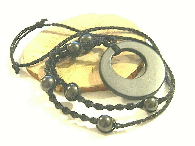 Shungite necklace, shungite double circle pendant, beaded healing macrame - 项链 - 其他材质 黑色
