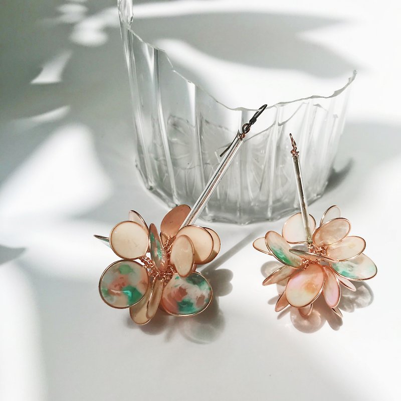 <Flora>单边造型手工设计树脂耳环/垂吊款/earring/accessories - 耳环/耳夹 - 其他材质 粉红色
