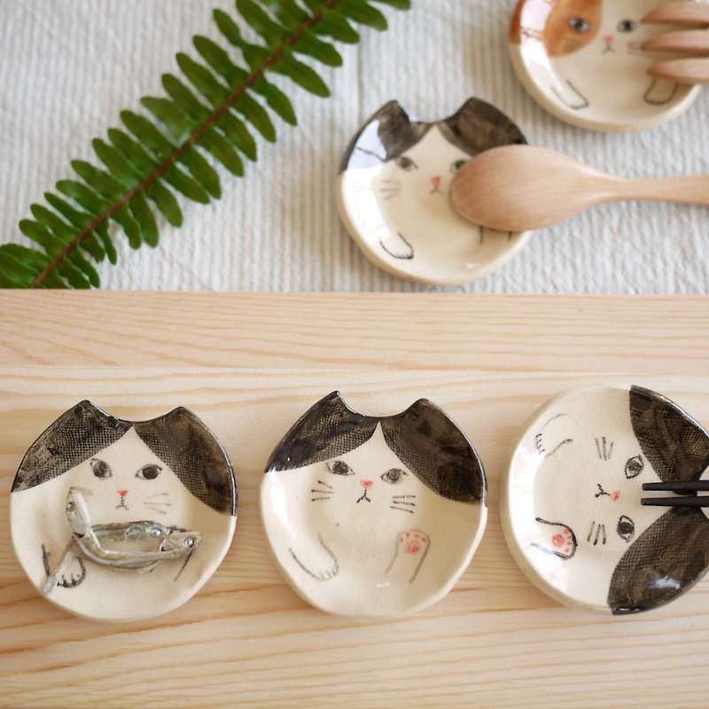 お箸とスプーンが一緒に置ける箸置き【白黒猫】 - 筷子/筷架 - 陶 白色