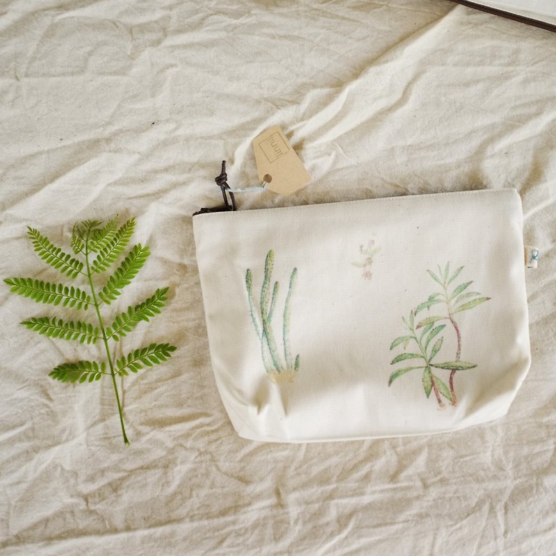 Cactus zip bag: limited printed stationery/cosmetic bag - 化妆包/杂物包 - 棉．麻 绿色