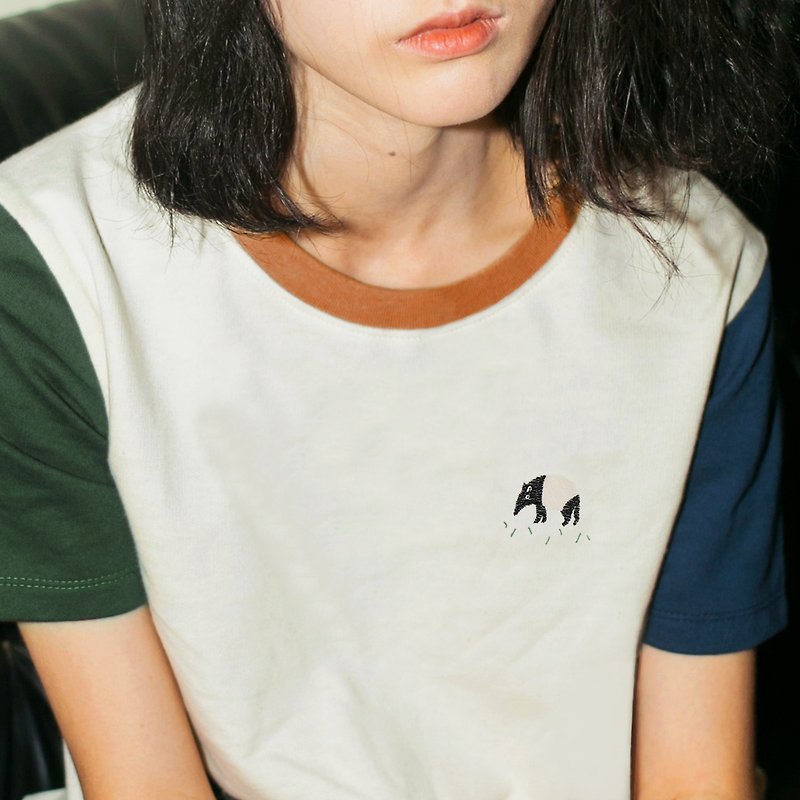 Tapir - Embroidery Top T-shirt - 女装 T 恤 - 棉．麻 多色