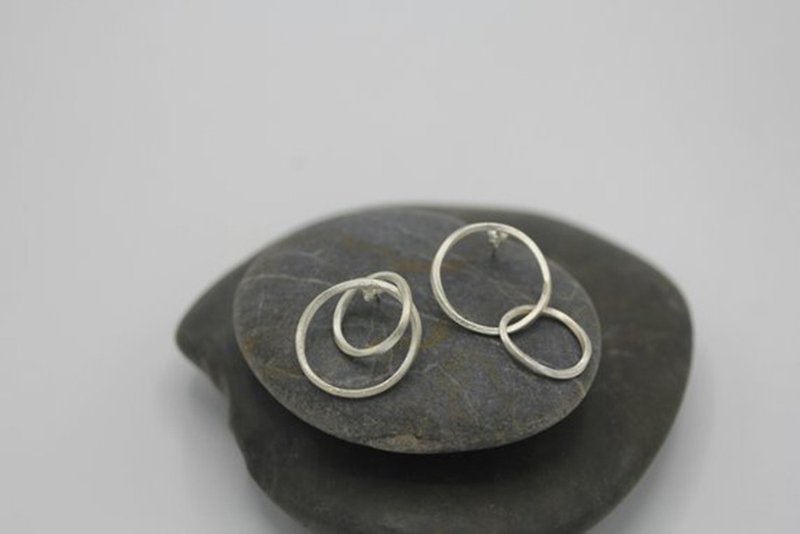 Handmade silver interlocked adjustable oval loops earrings (E0167A) - 耳环/耳夹 - 银 银色